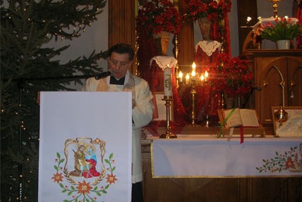 Ks. dziekan Henryk Dąbrowski z Kościoła Polskokatolickiego wygłasza kazanie