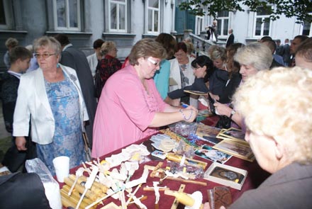 W klasztornym ogorodzie można było nabyć dewocjonalia