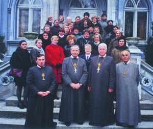 Uczestniczki Ogólnopolskiej Ekumenicznej Konferencji Kobiet i duchowni mariawiccy. Parafia Kocioa Starokatolickiego Mariawitów w Pocku, listopad 2002 r.