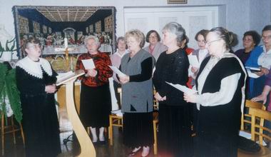 Ogólnopolska Ekumeniczna Konferencja Kobiet w Wapienicy k. Bielska-Biaej, listopad 1996 r.  Naboestwo wieczorne prowadzi przedstawicielka Kocioa Starokatolickiego Mariawitów Pelagia Jaworska.