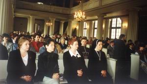 Uczestniczki Konferencji Kobiet w Mikoajkach (kwiecie 2002 r.) podczas naboestwa w kociele ewangelicko-augsburskim. Druga od lewej Eileen King z Nowego Jorku - Dyrektor Komitetu Wykonawczego DM